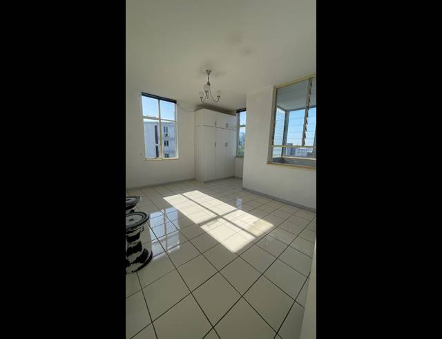 2.5 BEDROOM APARTMENT FOR SALE IN ESSENWOOD
